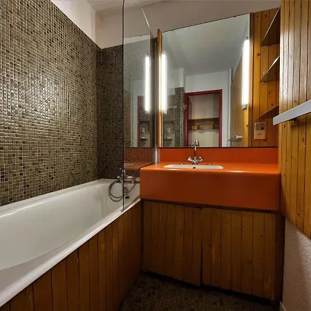Confortable Au Centre Des Menuires, Balcon, Aux Pieds, 4 Pers, Proche Commerces Et Ecoles De - Fr-1-452-176 *