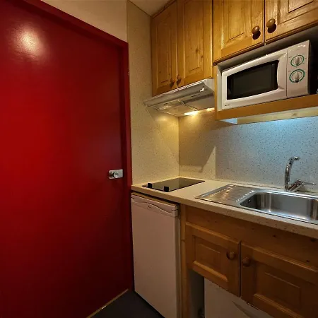 Confortable Au Centre Des Menuires, Balcon, Aux Pieds, 4 Pers, Proche Commerces Et Ecoles De - Fr-1-452-176 Апартаменты *